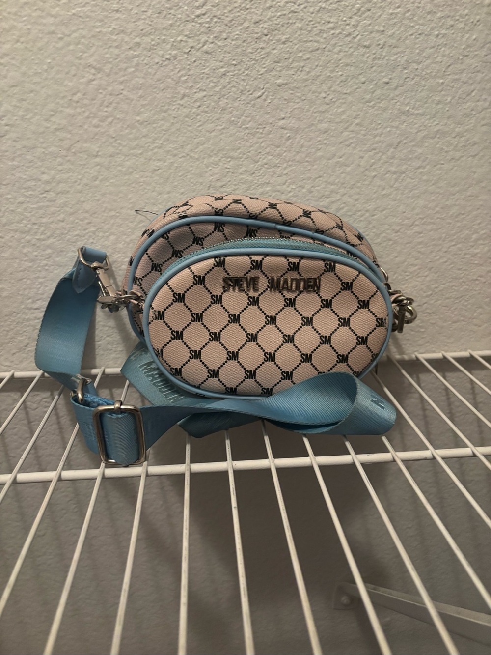 Steve Madden cream Crossbody with Blue Trim and Strap
